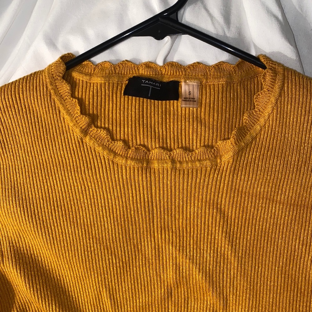 Scallop Edge Ribbed T-Shirt - Picture 3 of 4